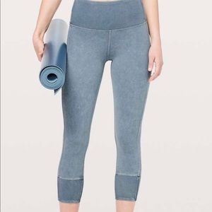 NWT size 10 Lululemon Wunder Under Crop HR 23”